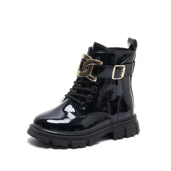 Осенние Детские ботинки из лакированной кожи 2023 года, Короткие ботинки для мальчиков и девочек, черные Модные Брендовые ботильоны принцессы С Металлической пряжкой